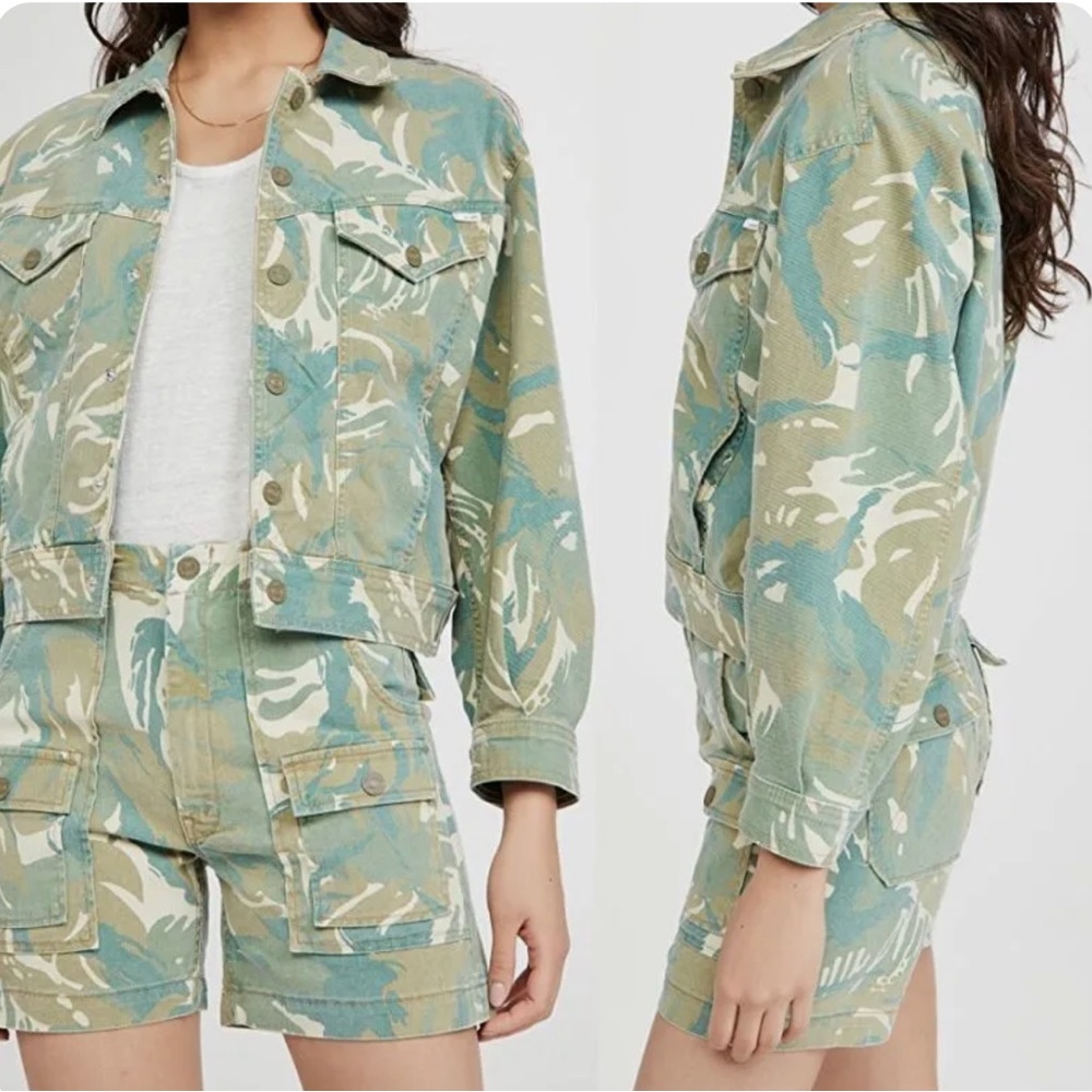 MOTHER The Fly Away Denim Jacket in Tropical Camo XS